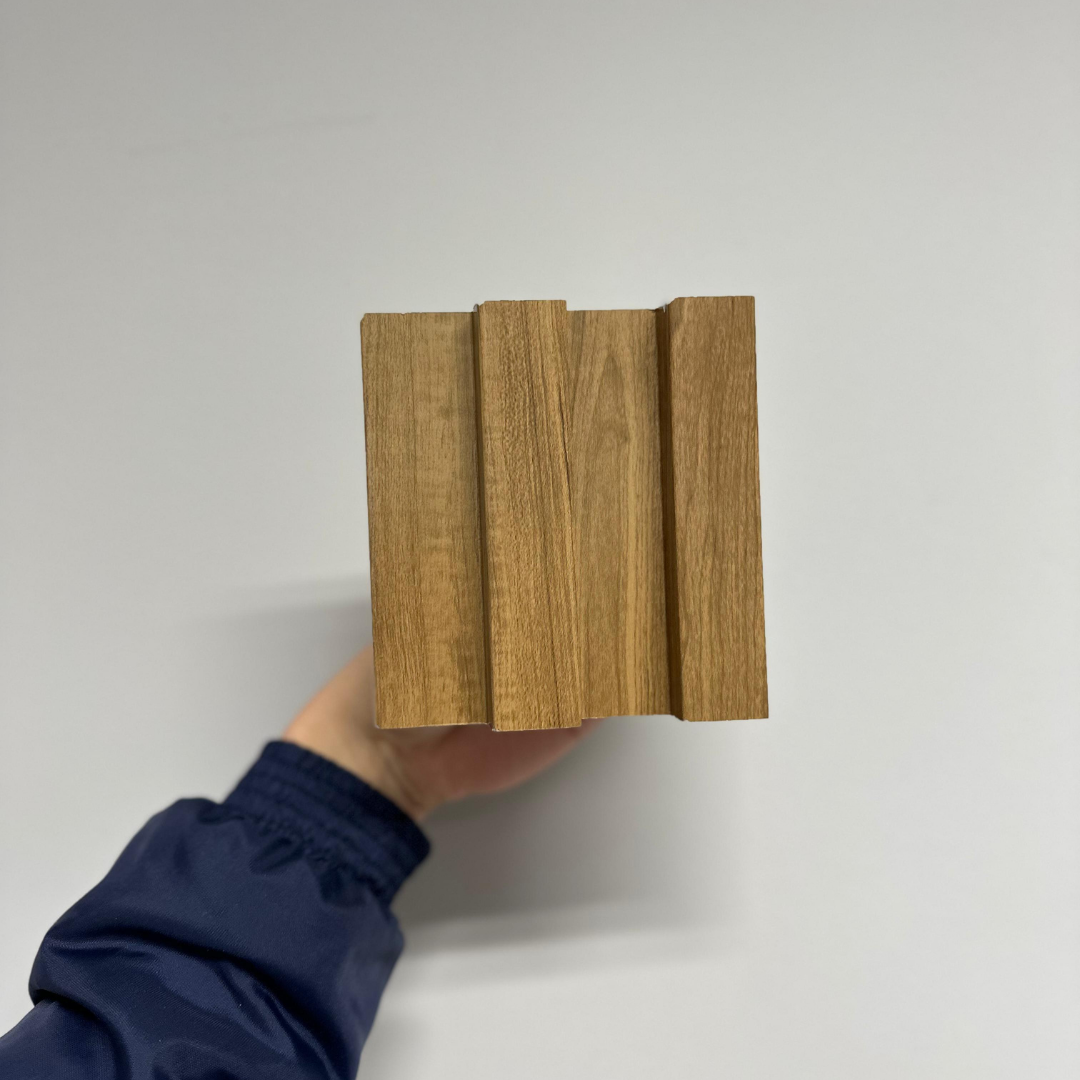 Ripado Interno Amadeirado de Poliestireno - Imbuia Largo | 2,70m x 11,4cm | 2cm espessura.