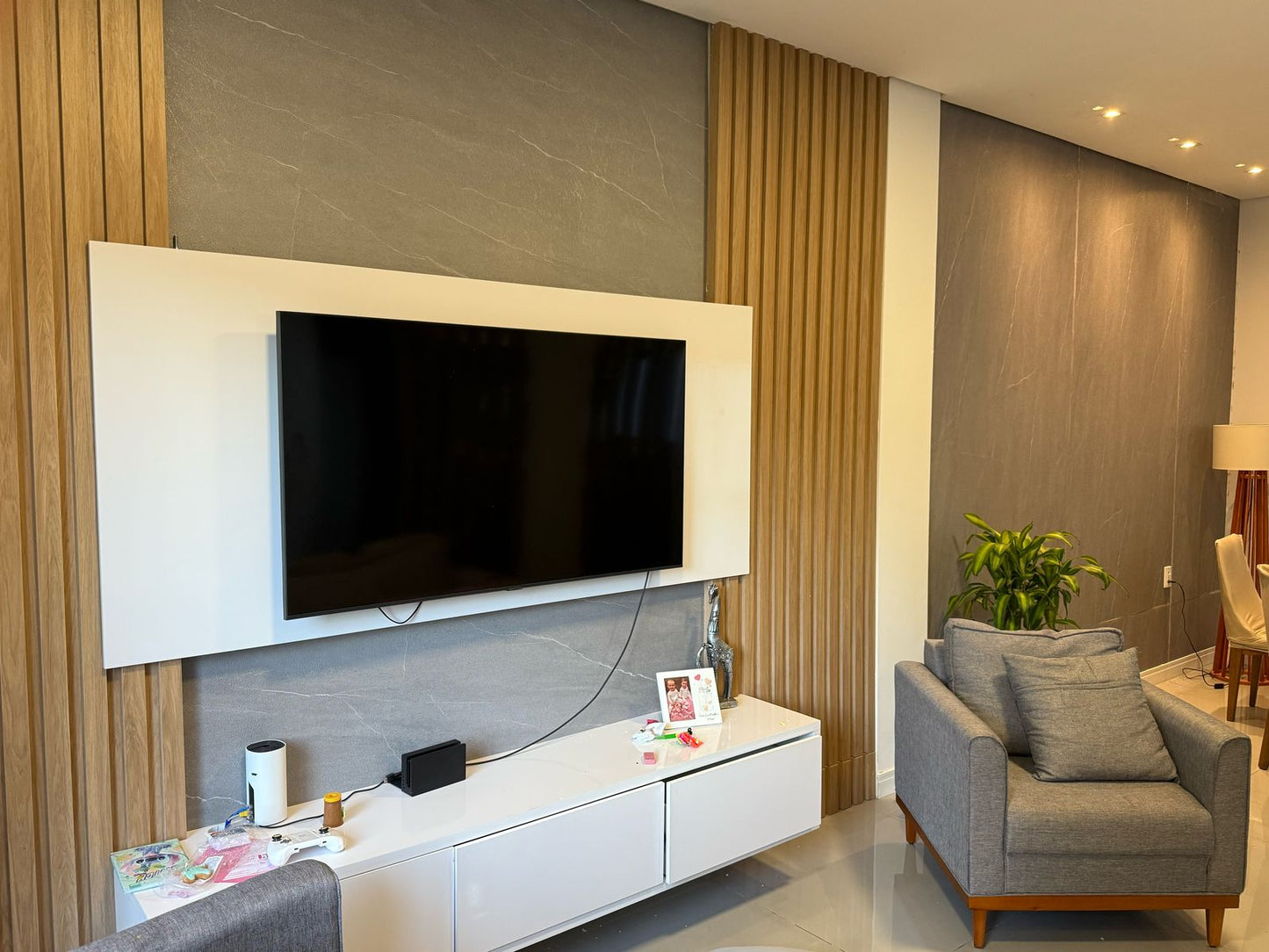 Revestimento Decorativo Premium | Placa Marmorizada Gray Sky | 2,44m x 1,22m - 2,97m² de cobertura