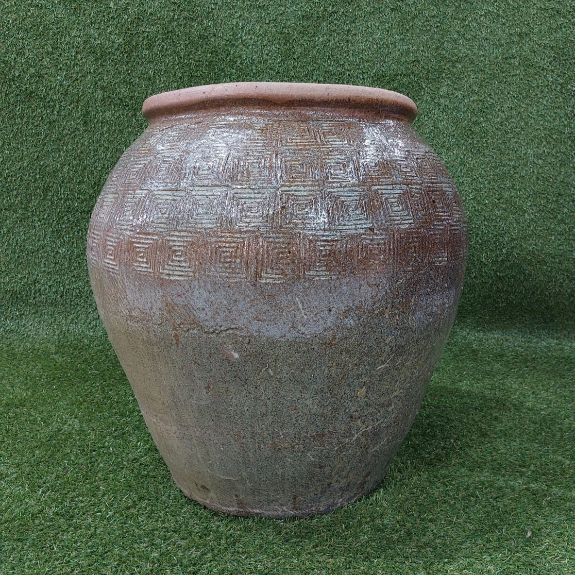 Vaso Vietnamita Médio Geométrico Marrom Claro Areia | 43cm abertura x 65cm largura x 64cm de altura | ref. 3191C